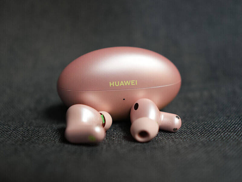 Huawei FreeBuds Neo, la nostra prova: piccole fuori, molto complete dentro