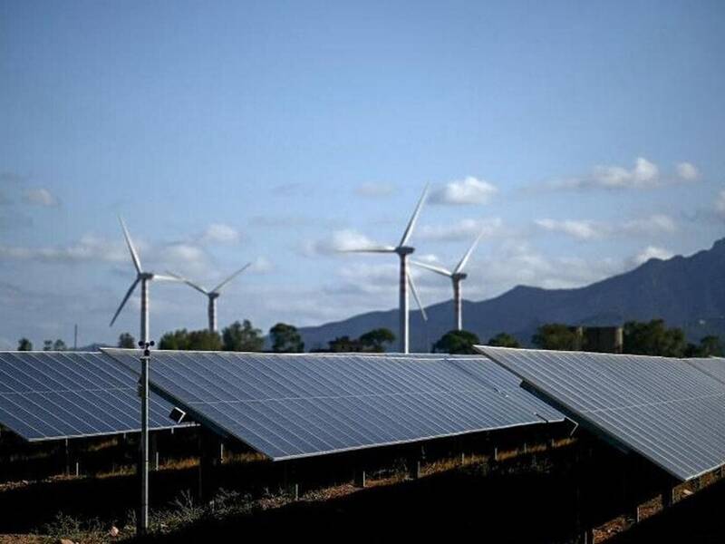 Consumi elettrici in Italia, il caldo porta agosto al record: +16,5%