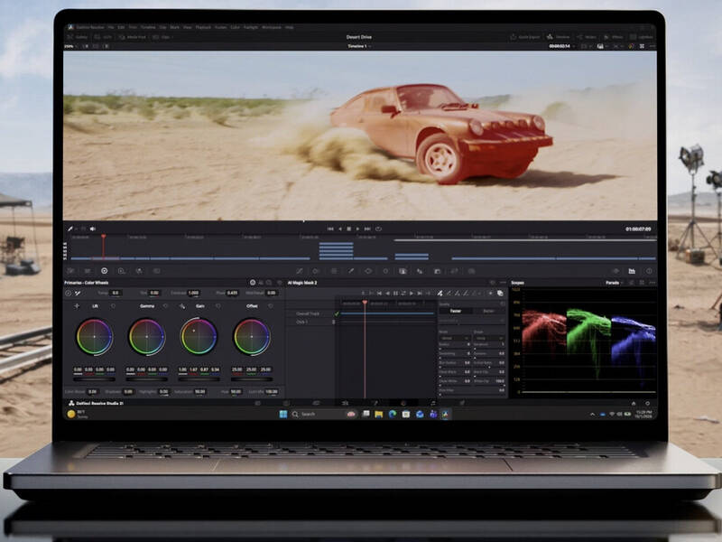 Microsoft sfida il MacBook Pro con il nuovo Surface Laptop Ultra