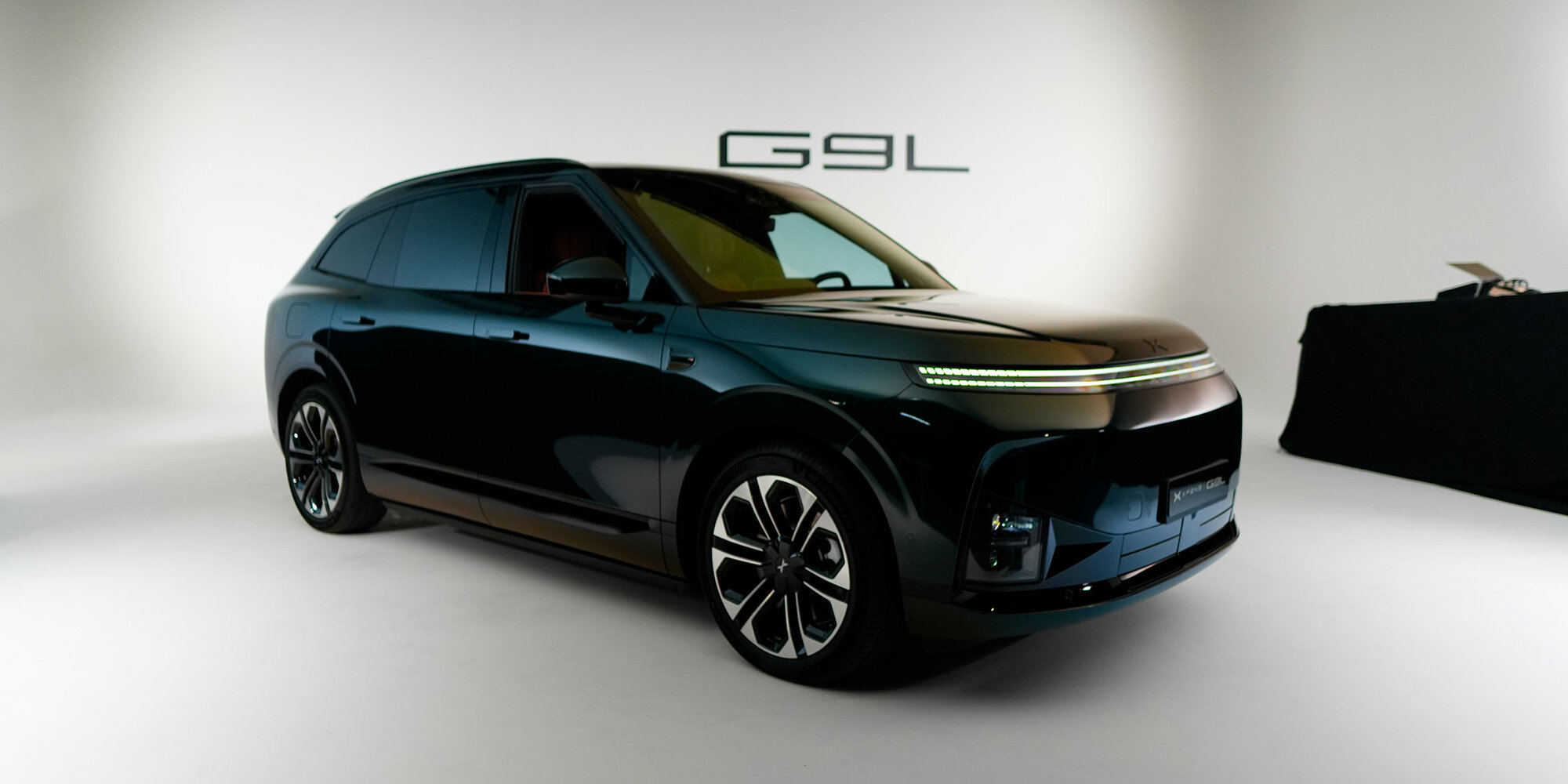 Xpeng G9L, il nuovo SUV ha un chip in comune con un robot umanoide
