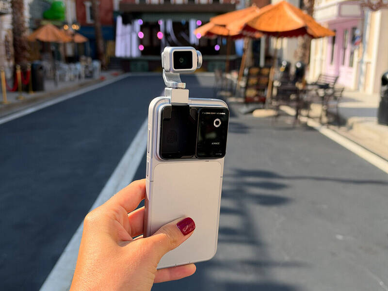 Honor Robot Phone alla prova: più videocamera che robot