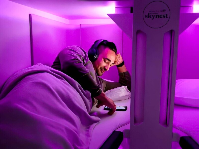Volare in economy sarà sempre più comodo: arrivano i letti ad alta quota