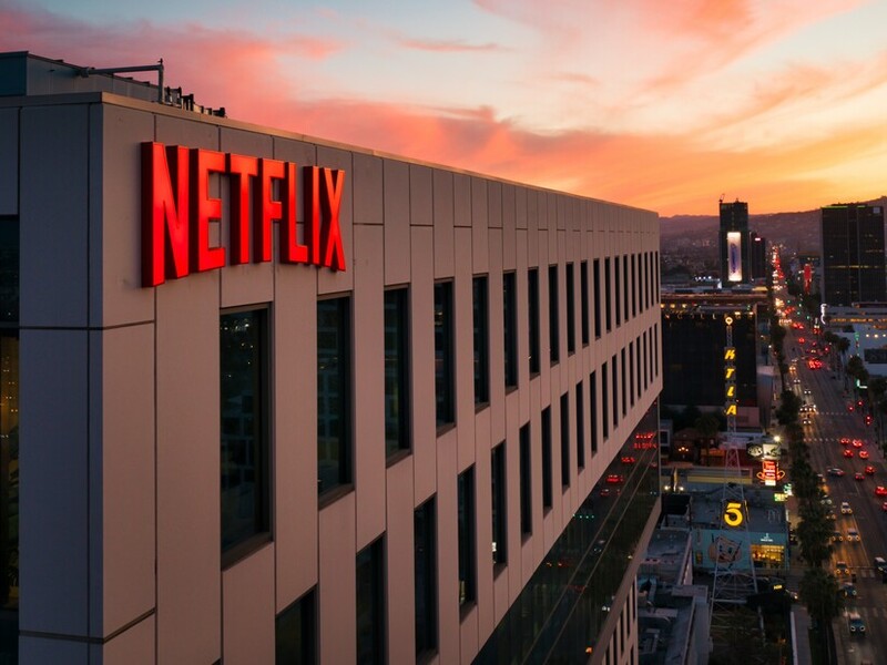 Sui social impazza #CancelNetflix contro le misure sulla condivisione degli account