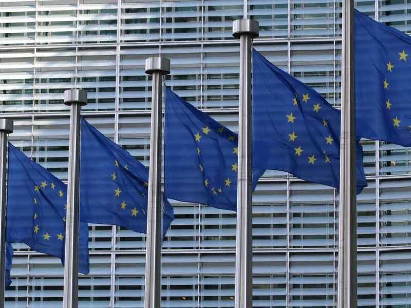 Il Parlamento UE approva la prima la legge che disciplina l'Intelligenza Artificiale in Europa 