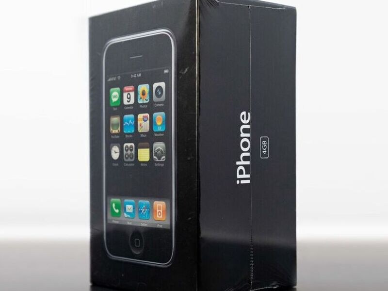 Primissimo iPhone del 2007 venduto all'asta per 190 mila dollari