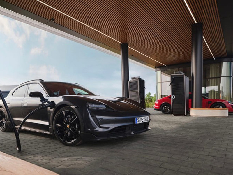 La prima stazione di ricarica Porsche è una lounge di lusso 