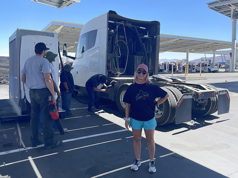 Primo Tesla Megacharger attivato in California: ricariche fino a 1000 kW per i Semi