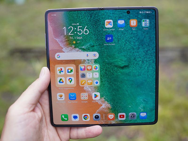 Lo smartphone pieghevole più sottile al mondo è il Magic V2 di Honor