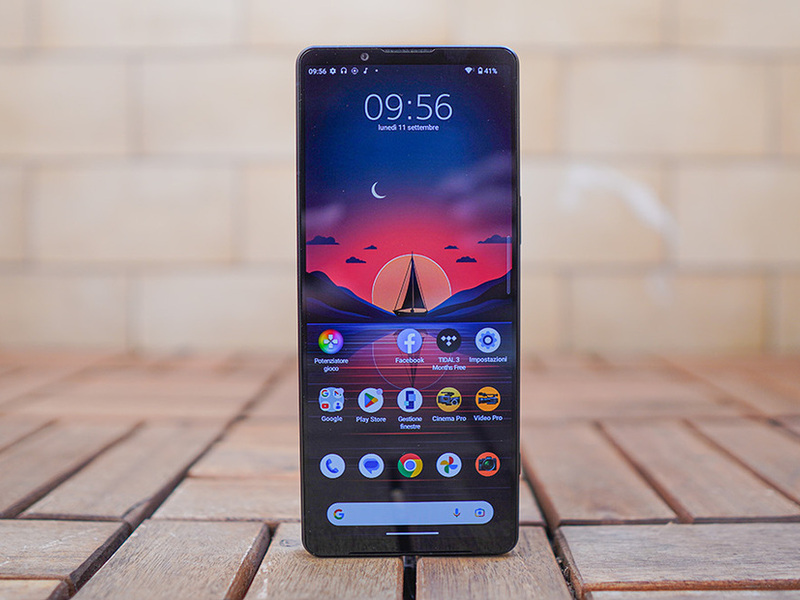 Sony Xperia 1 V, lo smartphone che si crede una (costosa) compatta