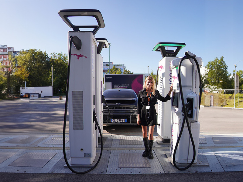 Dentro il laboratorio Ionity a Monaco: colonnine super fast e obiettivo 400 kW