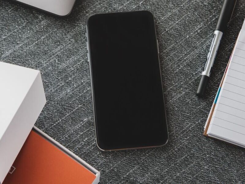 Come vengono ricondizionati gli iPhone? Visita ai laboratori di Swappie in Estonia