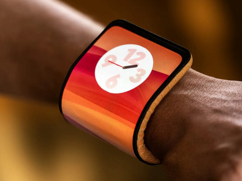 Motorola stupisce e mostra il primo smartphone che si indossa al polso