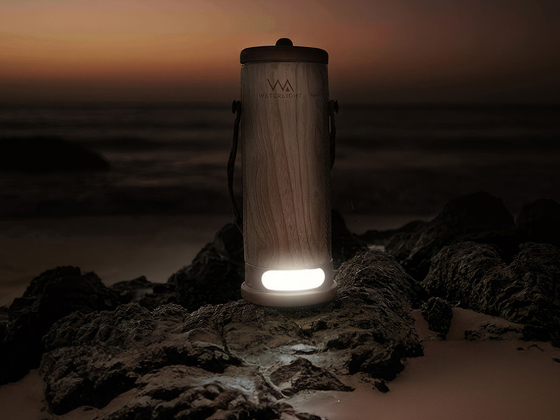 Questa lampada converte l'acqua salata in energia elettrica e luminosa
