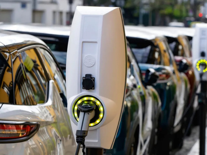 Auto elettrica in leasing sociale per i redditi bassi: l'ipotesi anche in Italia