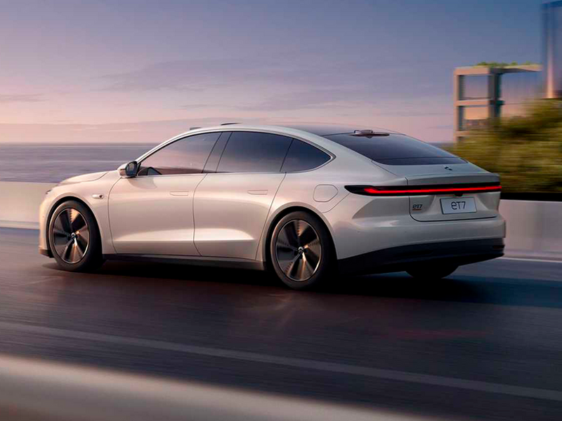 Nio ET7, la prima auto elettrica con batteria allo stato semisolido che sfida Tesla (e ha 1000 km di autonomia)
