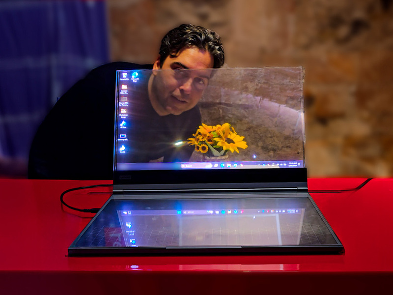 Il primo portatile con display trasparente che arriva dal futuro