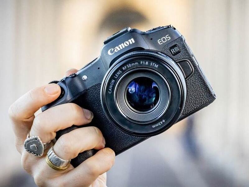 Canon presenta due nuove mirrorless: la EOS R8 e la EOS R50 | Tre belle notizie di tecnologia