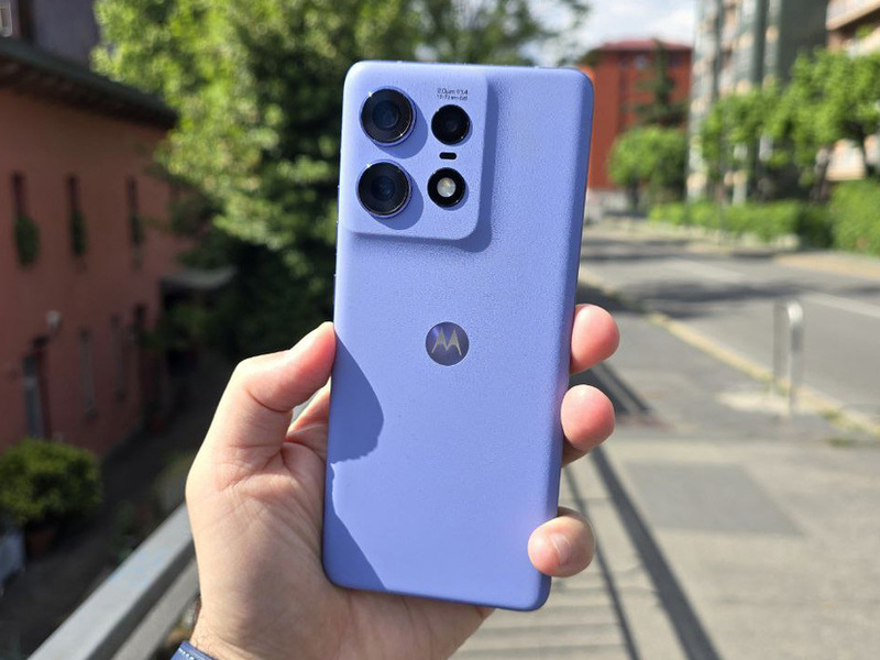 L'evoluzione degli smartphone per Motorola: design e servizi oltre l'hardware