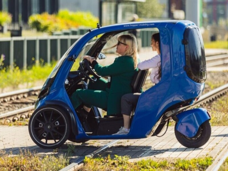 La strana e-bike simile a una minicar che sta conquistando la Germania