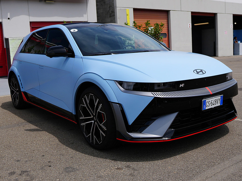 La prima auto elettrica (anche) con le marce