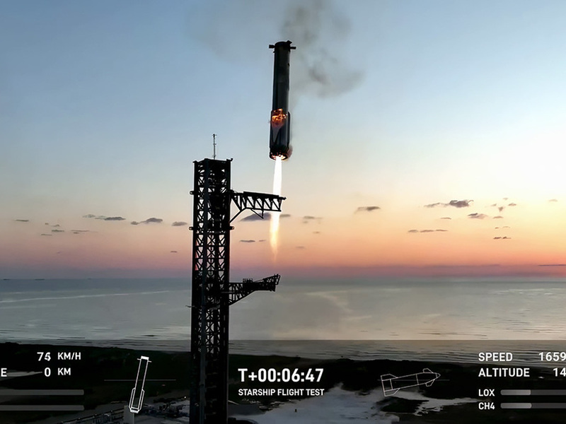 SpaceX: la cattura del booster Super Heavy è spettacolare