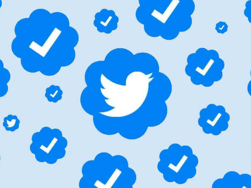 Il caos delle spunte blu su Twitter e i danni per le aziende