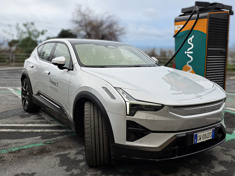 In viaggio con Polestar 3: sicurezza, prestazioni e comfort al top, ma occhio all'autonomia