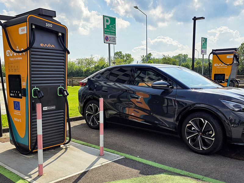 Verso l’elettrico, un passo alla volta: la rete cresce con Ewiva
