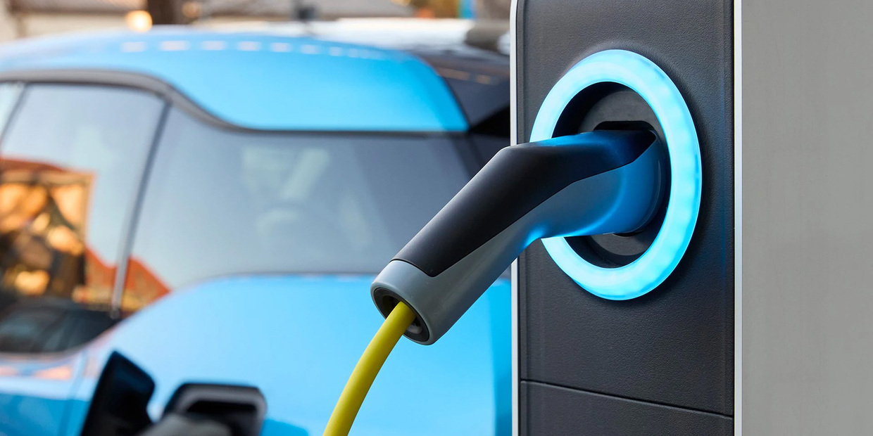 Ricarica auto elettriche e plug-in: come semplificare e risparmiare
