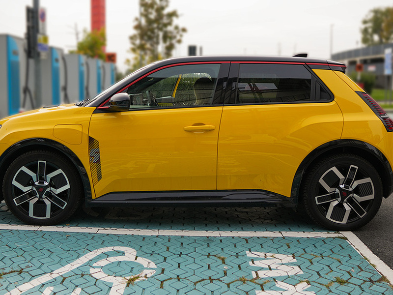 Due settimane con Renault 5 E-Tech: carattere da vendere e tanta tecnologia