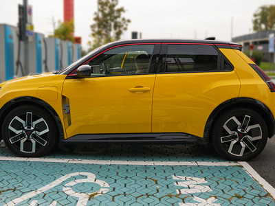 Due settimane con Renault 5 E-Tech: carattere da vendere e tanta tecnologia