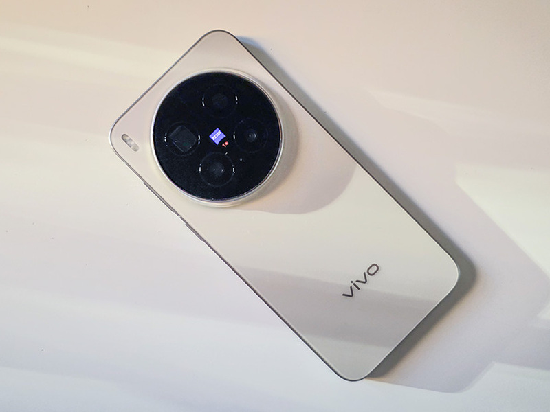 Due settimane con Vivo X300 Pro: schermo piatto e tele Zeiss 200 MP che vede oltre