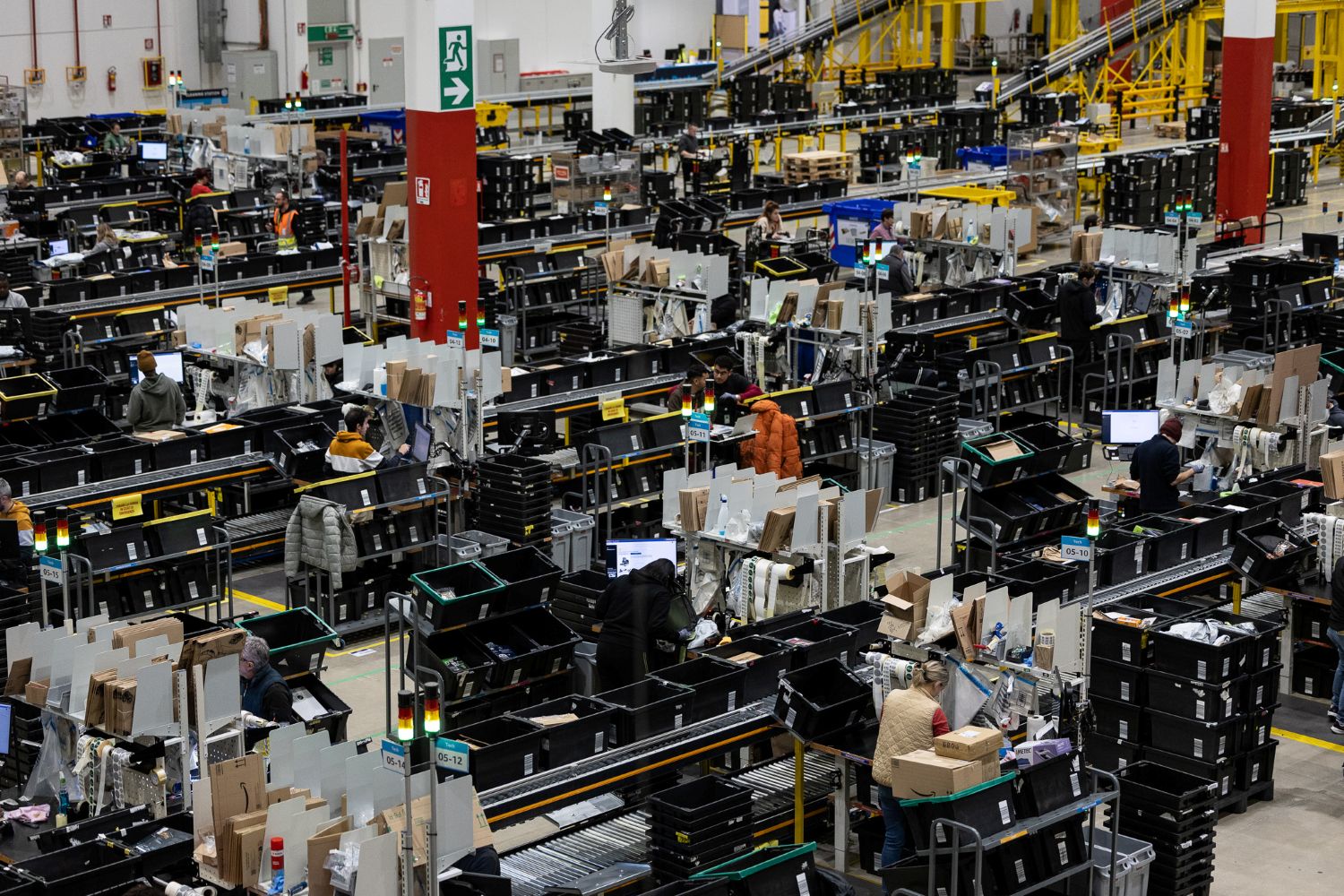 Dove finiscono davvero i resi Amazon: il nostro tour nel centro MXP5 di Piacenza