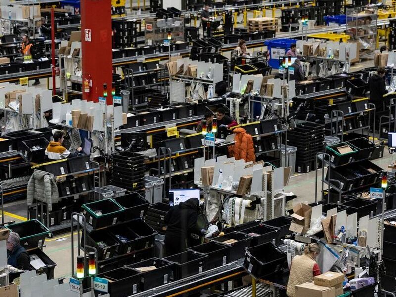 Dove finiscono davvero i resi Amazon: il nostro tour nel centro MXP5 di Piacenza