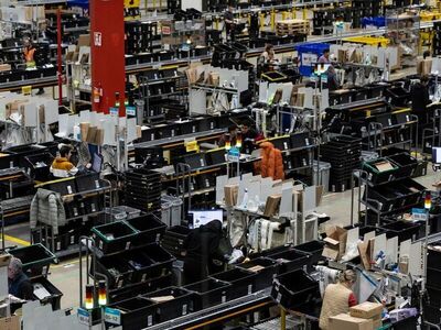 Dove finiscono davvero i resi Amazon: il nostro tour nel centro MXP5 di Piacenza