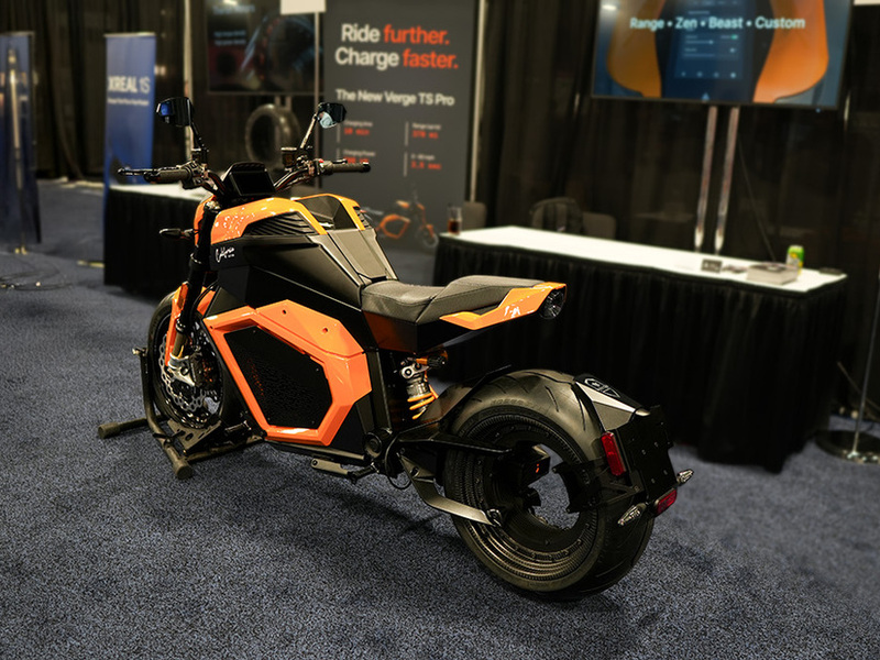 La prima moto elettrica al mondo con batterie allo stato solido (e 600 km di autonomia)