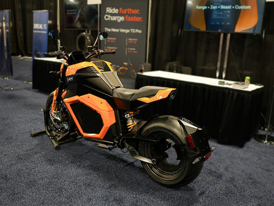 La prima moto elettrica al mondo con batterie allo stato solido (e 600 km di autonomia)