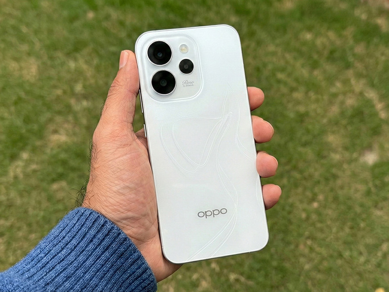 Il nuovo Oppo Reno15 Pro in prova: 6.200 mAh in meno di 8mm posson bastare?