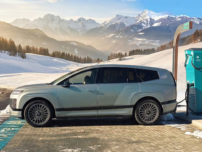 Hyundai Ioniq 9, la nostra prova. Comoda come un loft, ma in autostrada la fisica non fa sconti