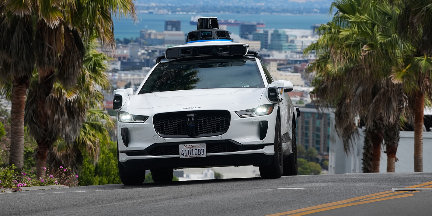 I taxi a guida autonoma di Waymo vanno alla grande e imparano anche da mondi virtuali
