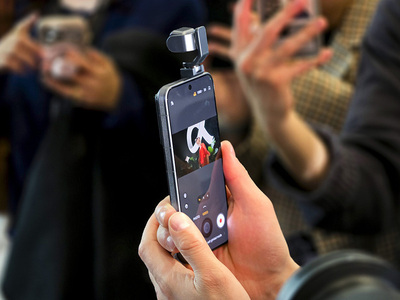 Come funziona il Robot Phone di Honor, il primo smartphone che si muove da solo