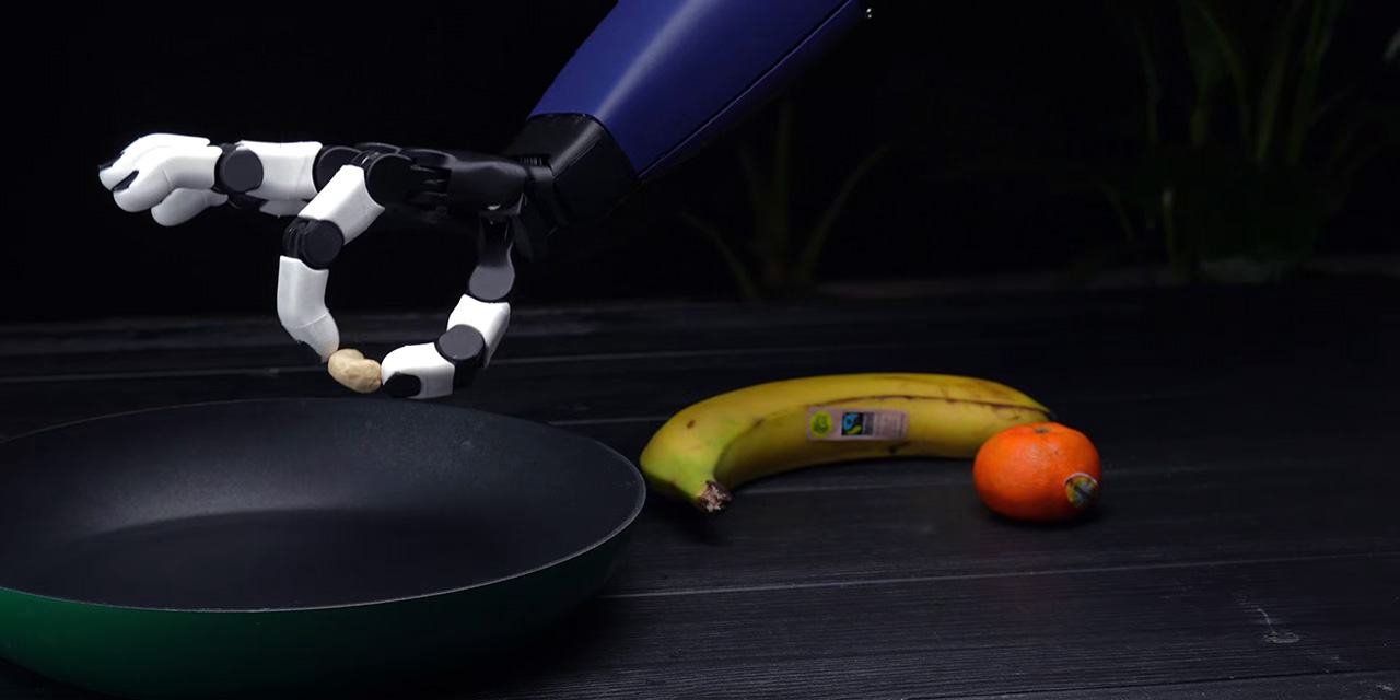 Robotica democratica: la mano da duemila dollari che impara disarticolandosi