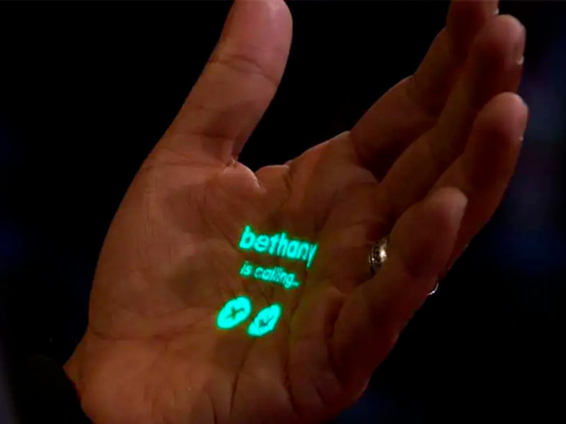 Humane: l'assistente virtuale che si indossa e si crede uno smartphone