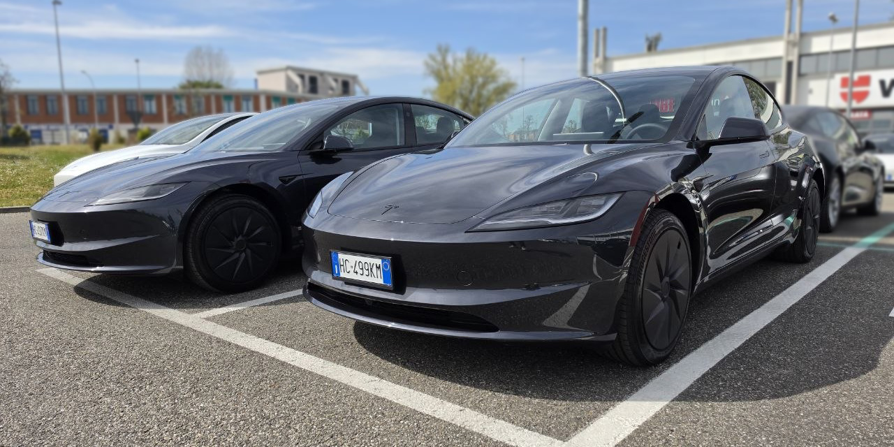500 km in autostrada con la Model 3 "base": quanto consuma davvero la Tesla meno costosa?
