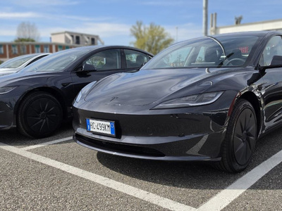 500 km in autostrada con la Model 3 "base": quanto consuma davvero la Tesla meno costosa?