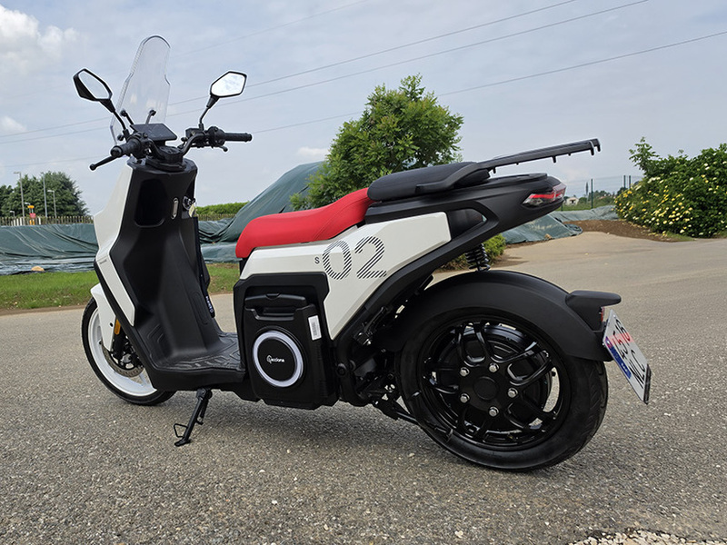 Abbiamo provato Silence S02, lo scooter elettrico "col trolley"