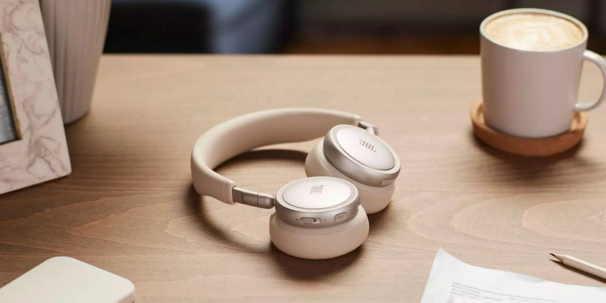 JBL compie 80 anni e aggiorna il suo ecosistema: cuffie più smart, speaker più potenti e tanta AI