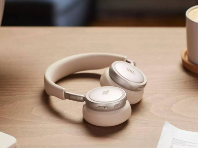 JBL compie 80 anni e aggiorna il suo ecosistema: cuffie più smart, speaker più potenti e tanta AI