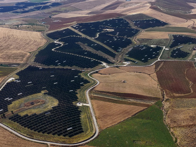 Cosa c’entra un parco da 146mila pannelli in Sicilia con i data center di Amazon