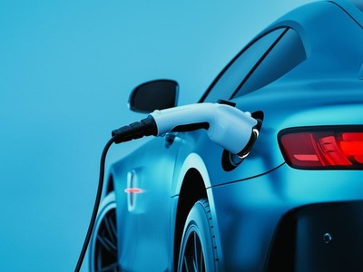 Quanto costa ricaricare l'auto elettrica in Italia, e come pagare meno